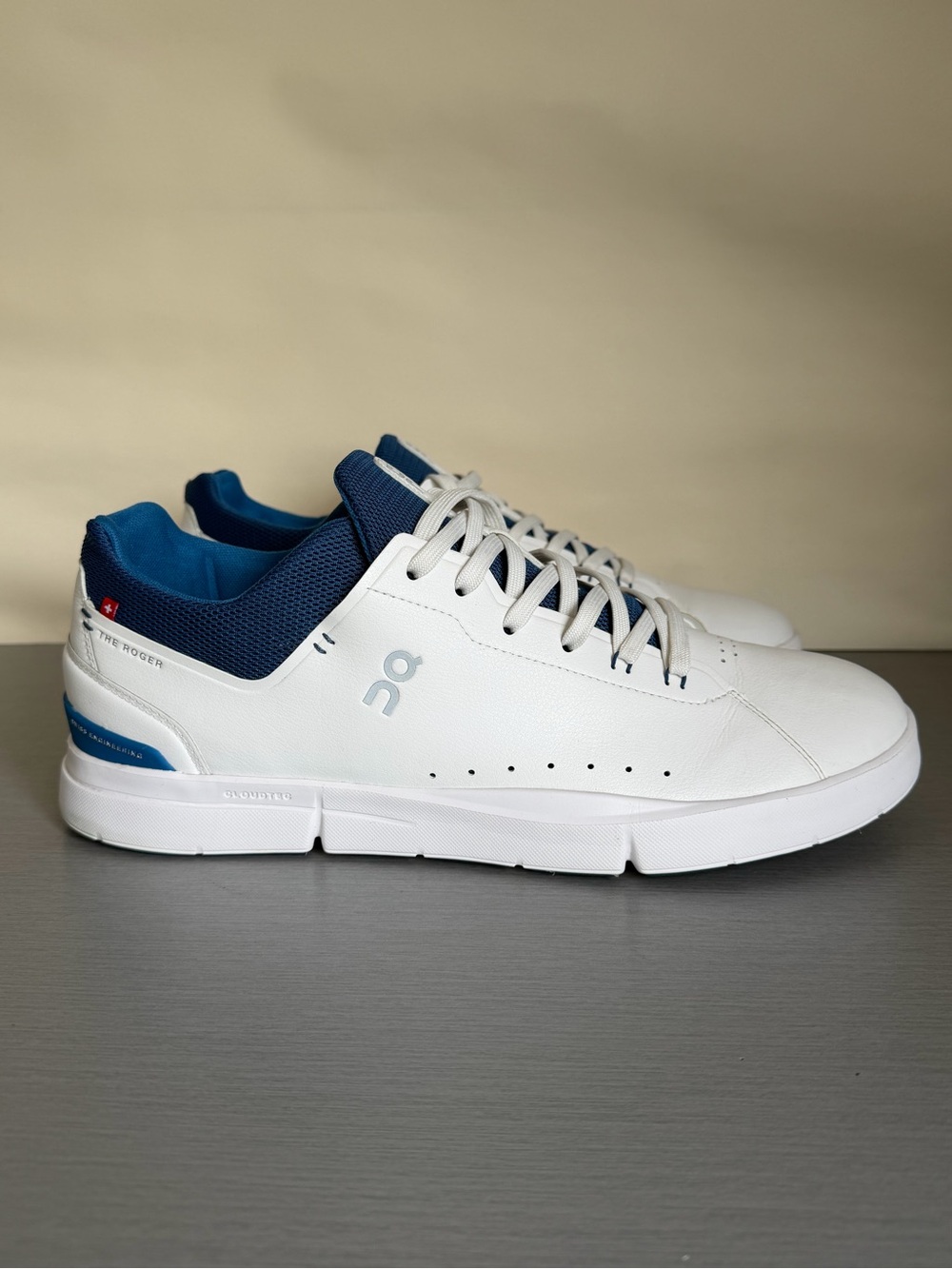 On Running The Roger Cloud Sneaker in White and Navy - Men's Casual Shoe